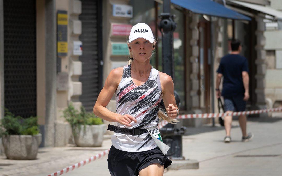 12 ur teka v Kranju, tudi s tekaškim bogom (Slovenske novice, 1.6.2023)